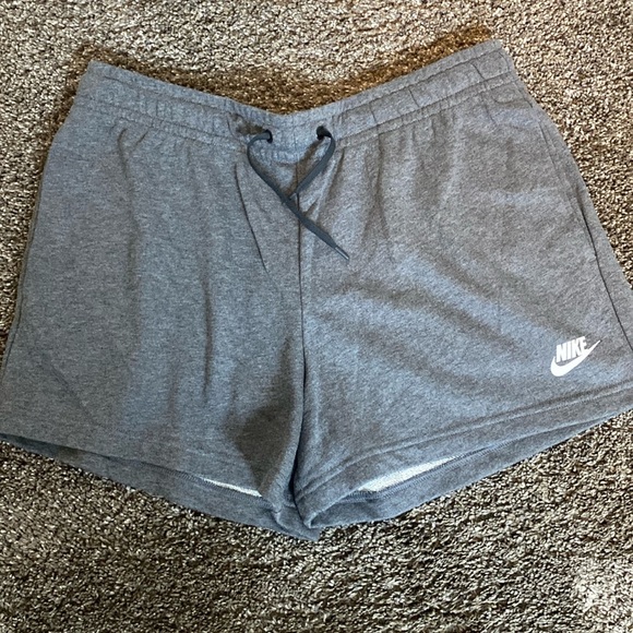 NIKE Dark Gray Shorts 80% Cotton 4” Inseam Side Seam Pockets Sz L NWT - Picture 1 of 7